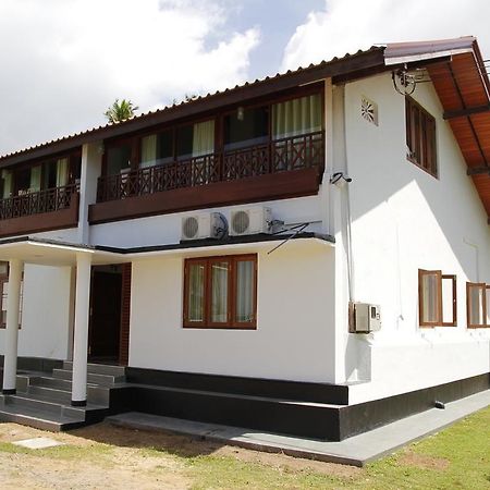 Acquabey Surf Villa Matara Buitenkant foto