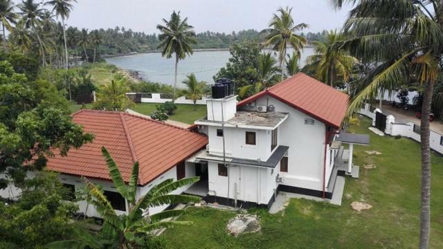 Acquabey Surf Villa Matara Buitenkant foto